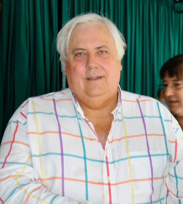 Clive Palmer at his Christmas Charity Lunch with volunteer December 26, 2012. Benjamin J. MacDonald derivative work: Ignorant Armies.